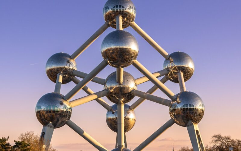 atom structure in park in brussels